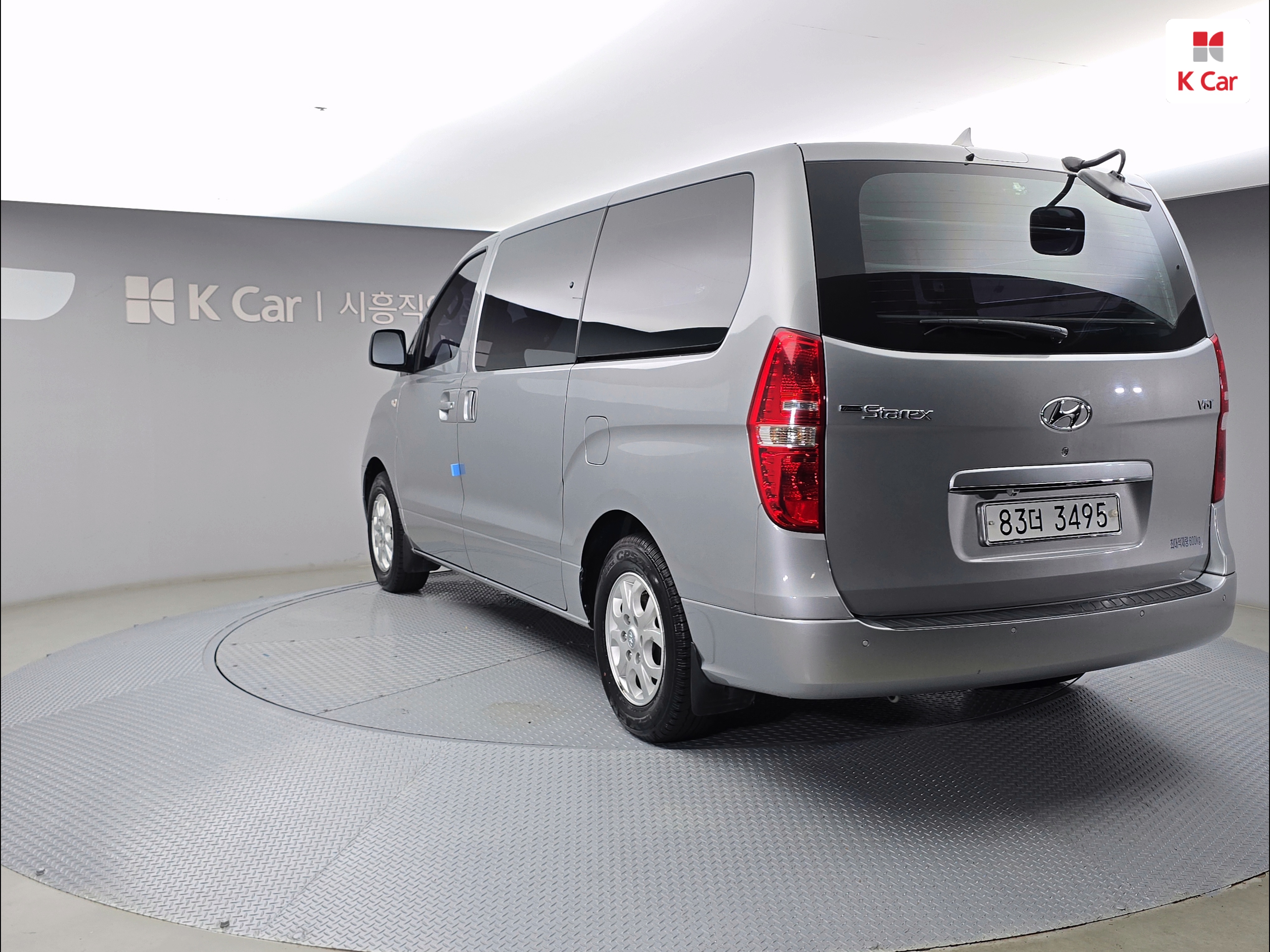 HYUNDAI Grand Starex 5-Seater Diesel Van