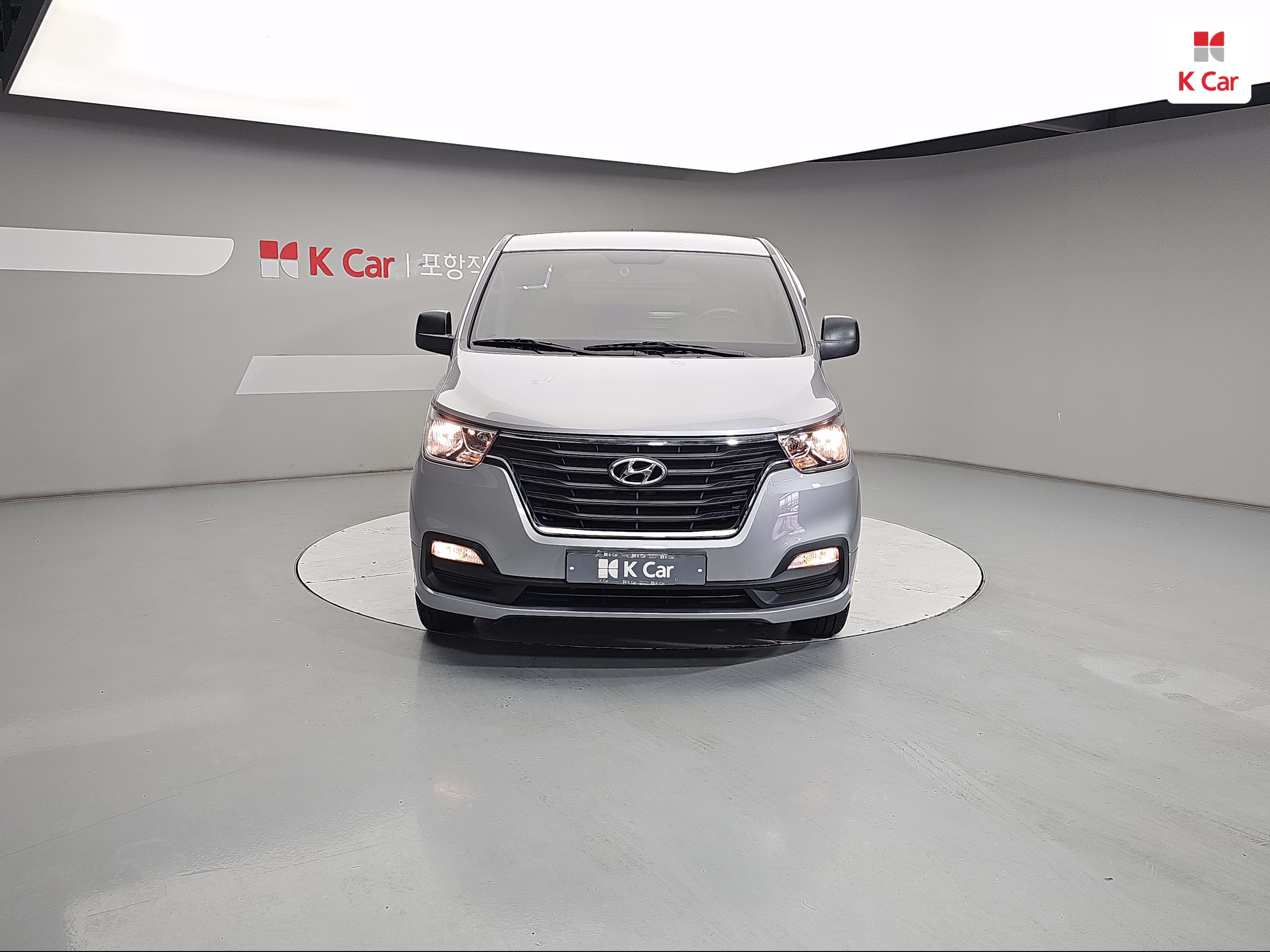 HYUNDAI The New Grand Starex 3-Seater Diesel Van