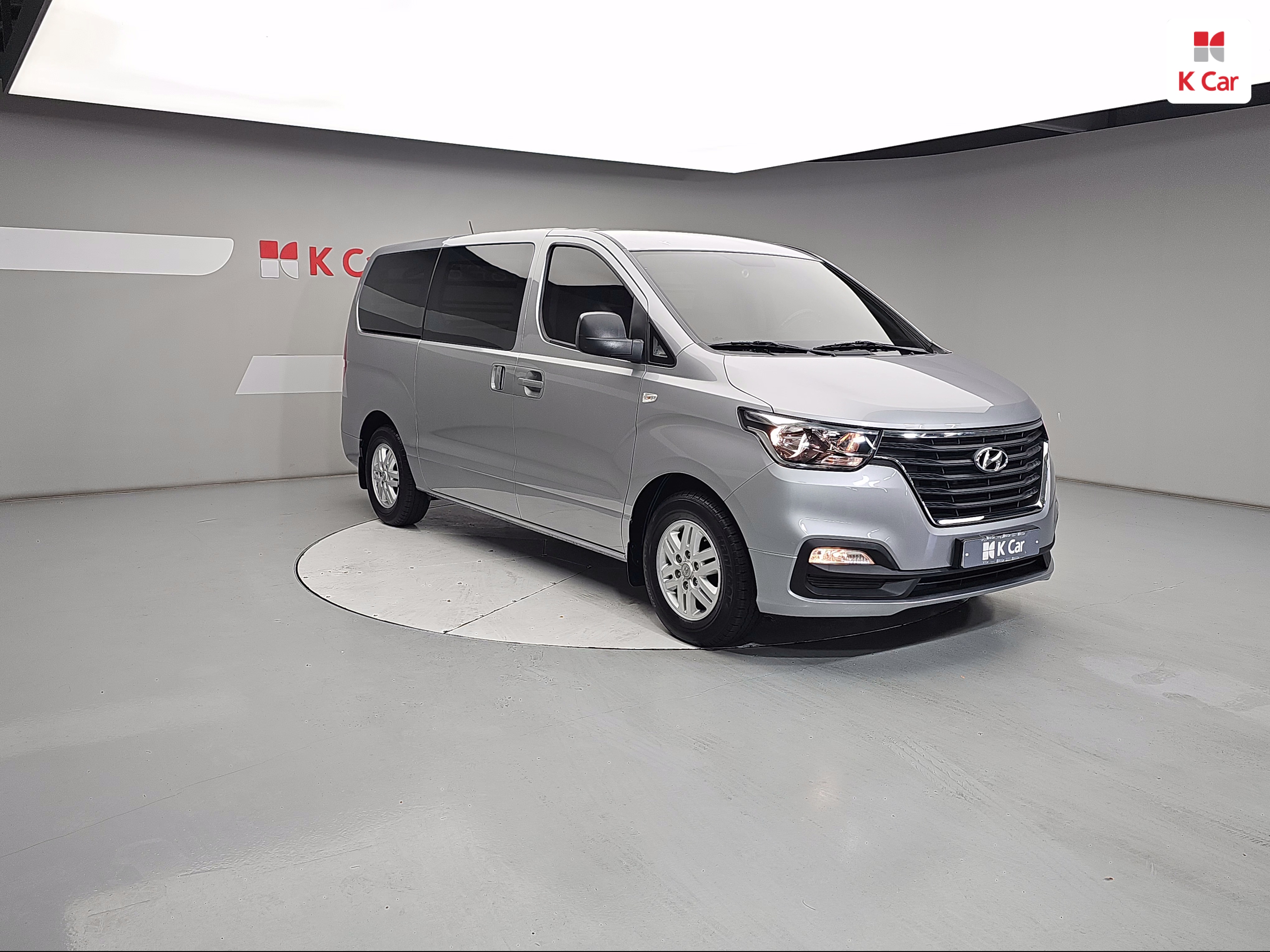 HYUNDAI The New Grand Starex 3-Seater Diesel Van