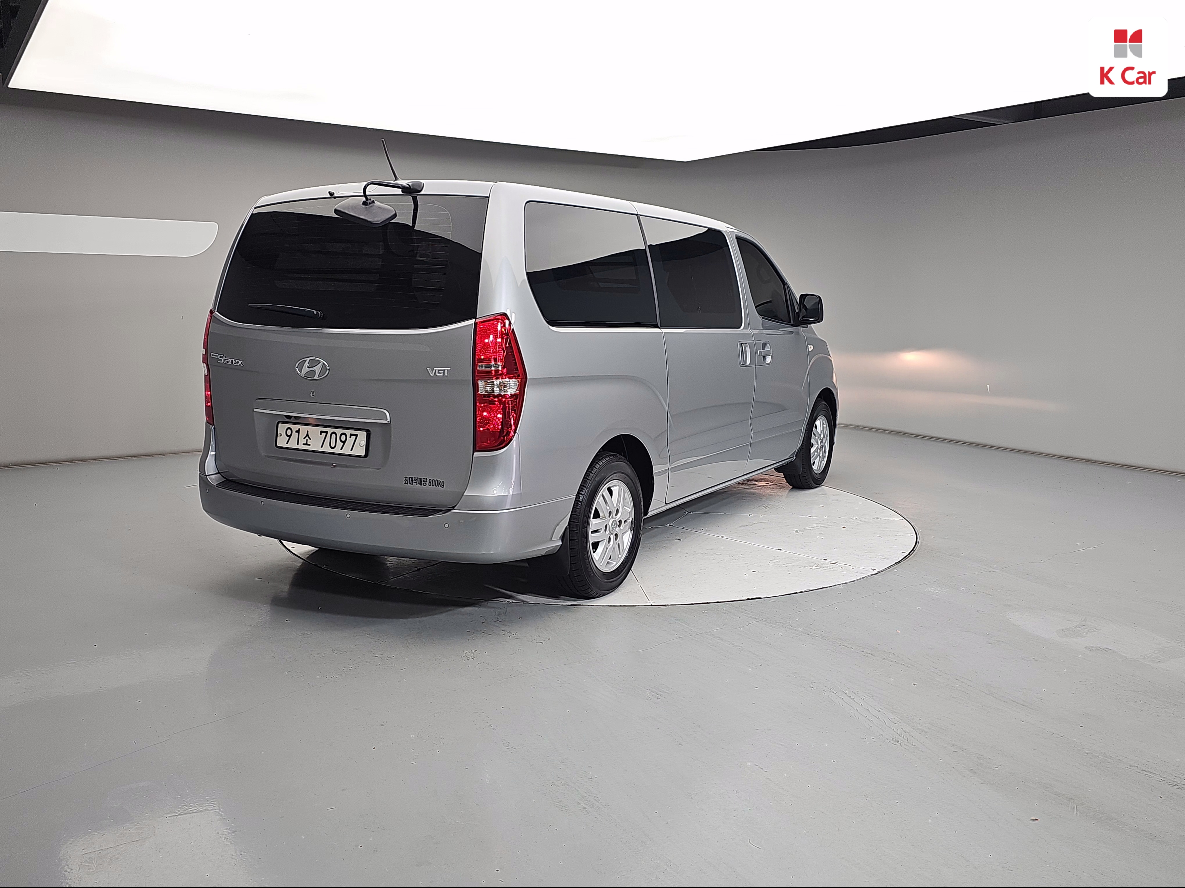 HYUNDAI The New Grand Starex 3-Seater Diesel Van