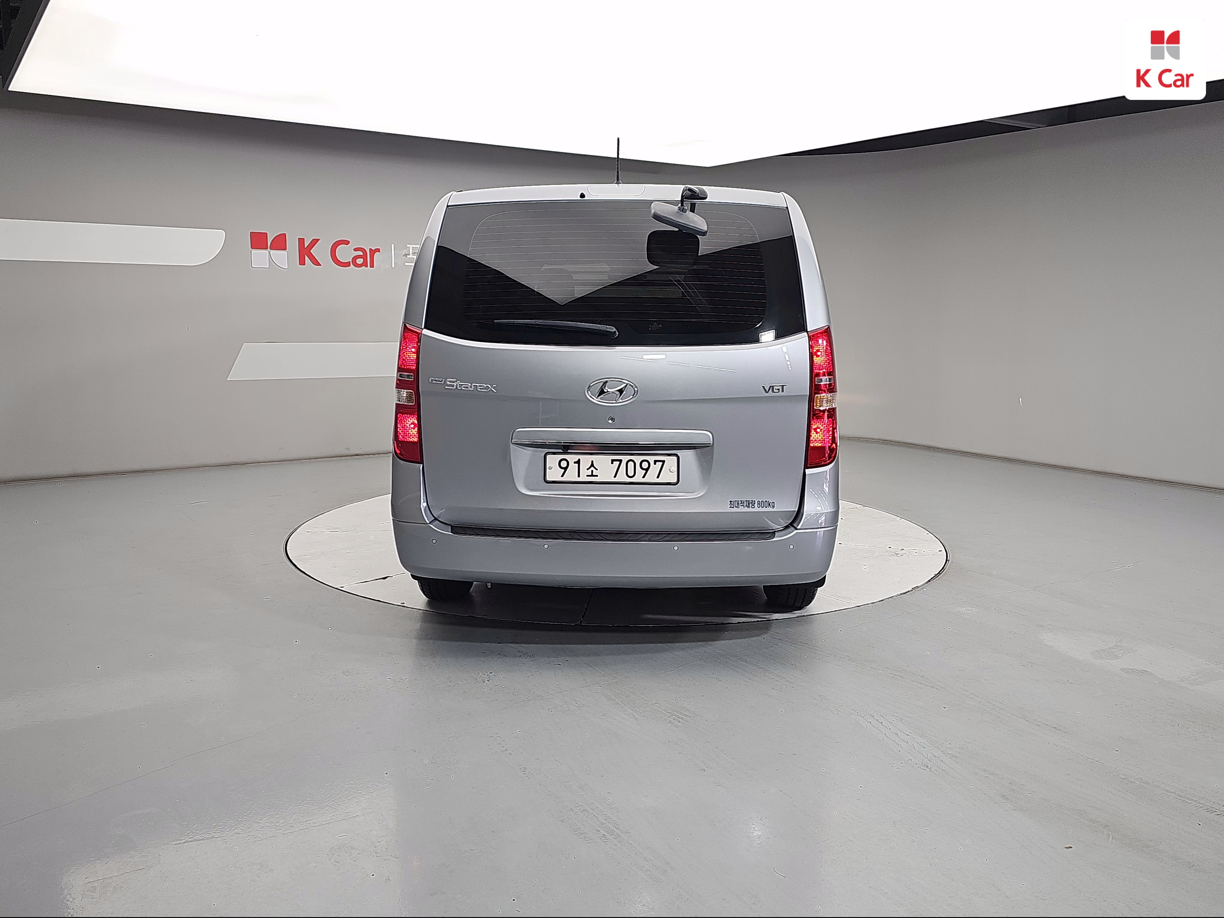HYUNDAI The New Grand Starex 3-Seater Diesel Van