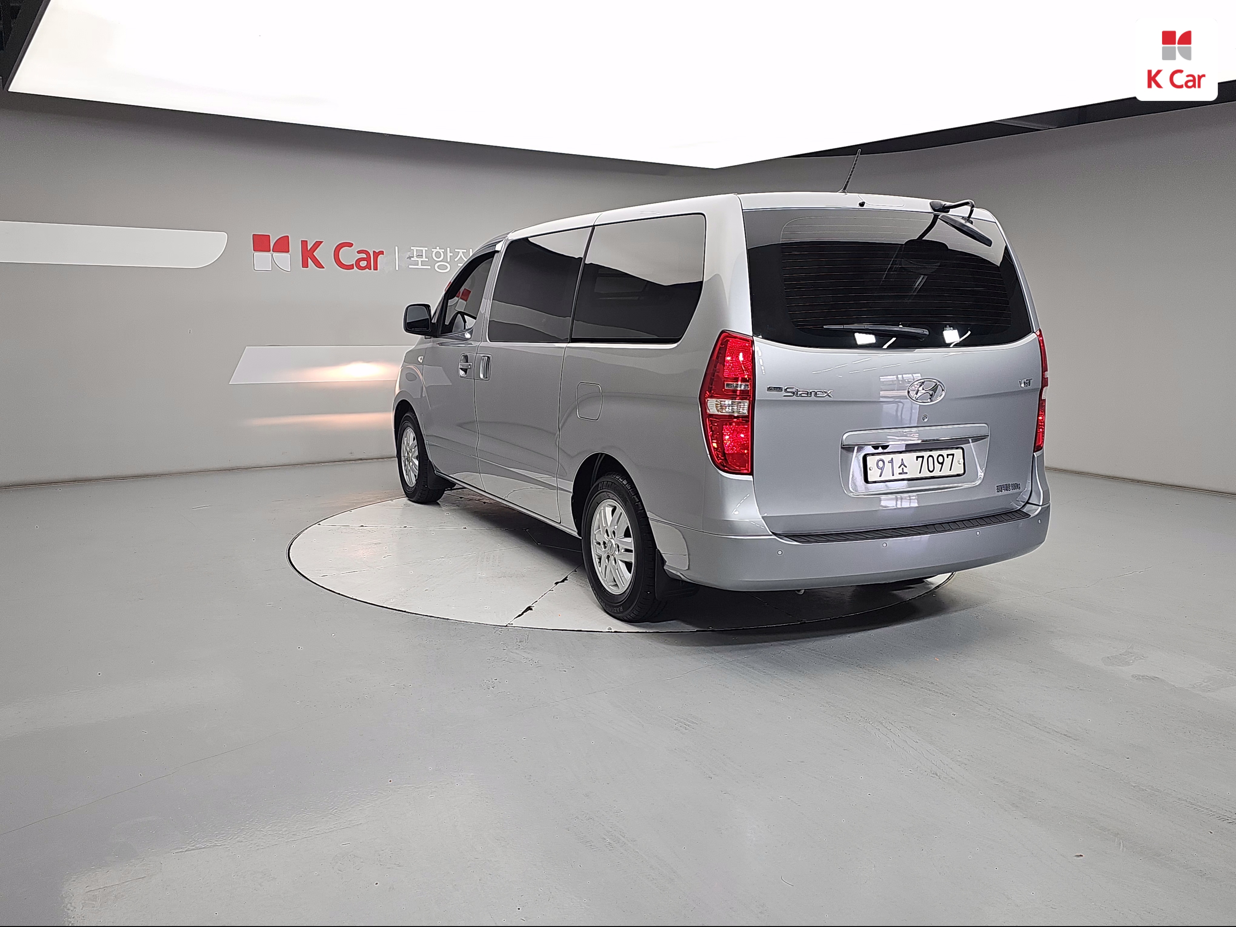 HYUNDAI The New Grand Starex 3-Seater Diesel Van