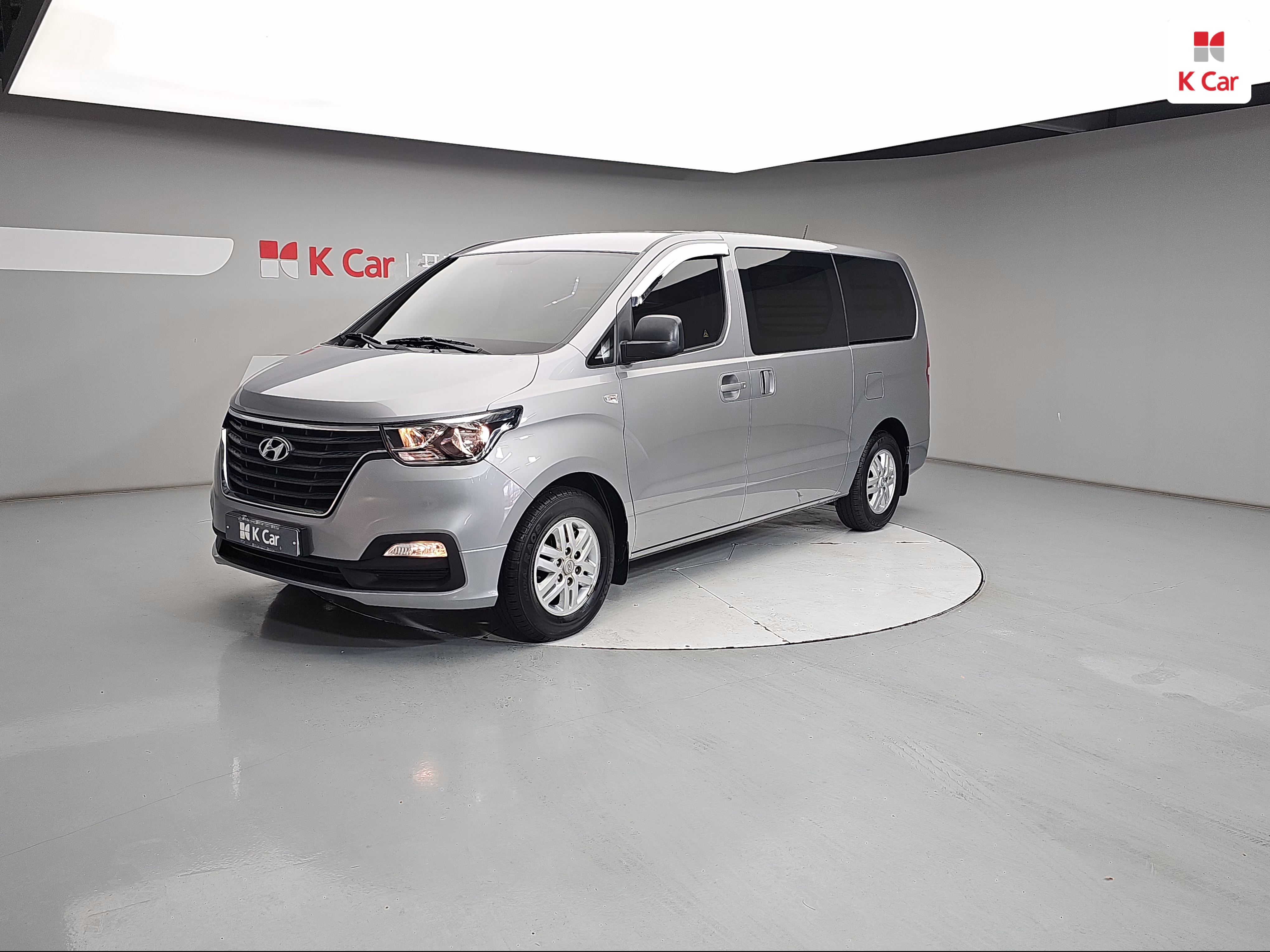 HYUNDAI The New Grand Starex 3-Seater Diesel Van