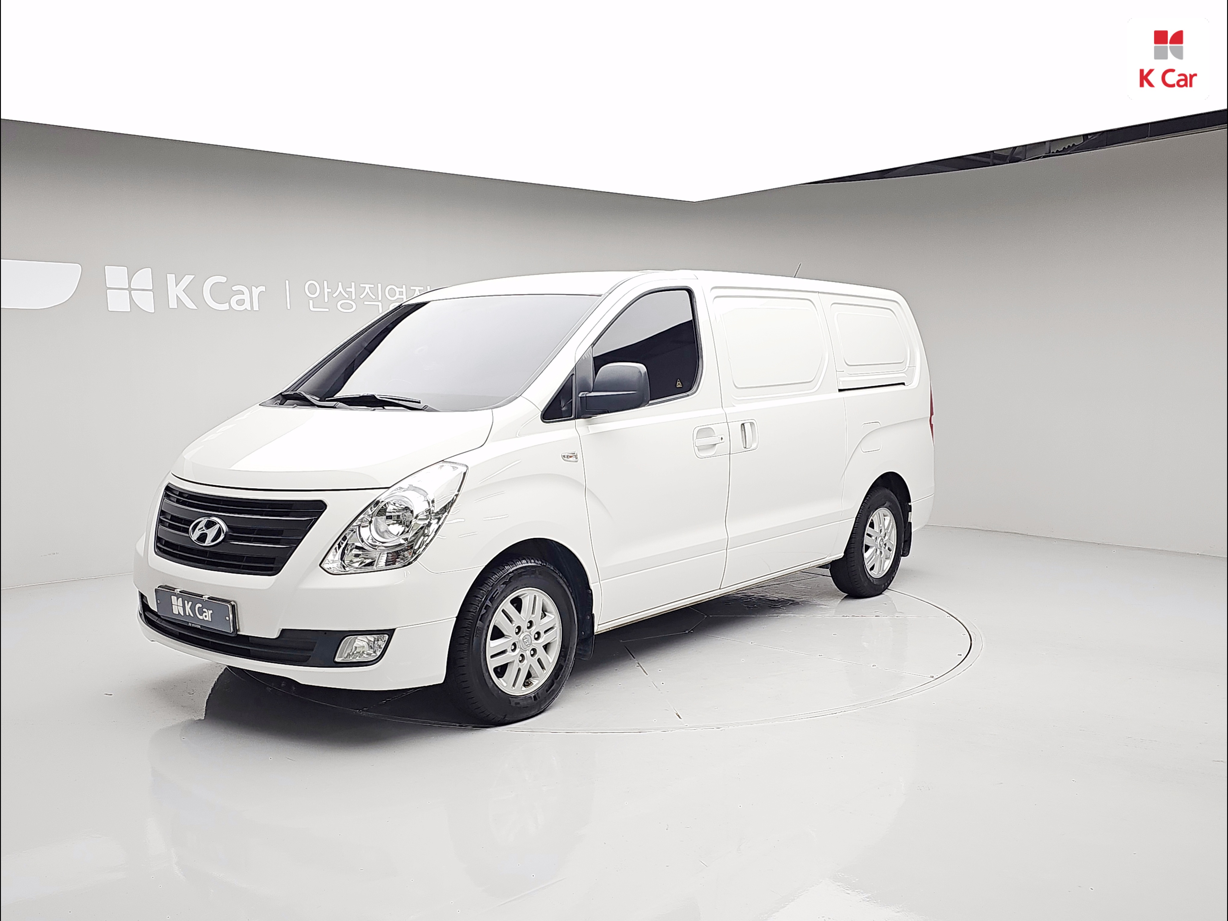 HYUNDAI Grand Starex 3-Seater Diesel Van