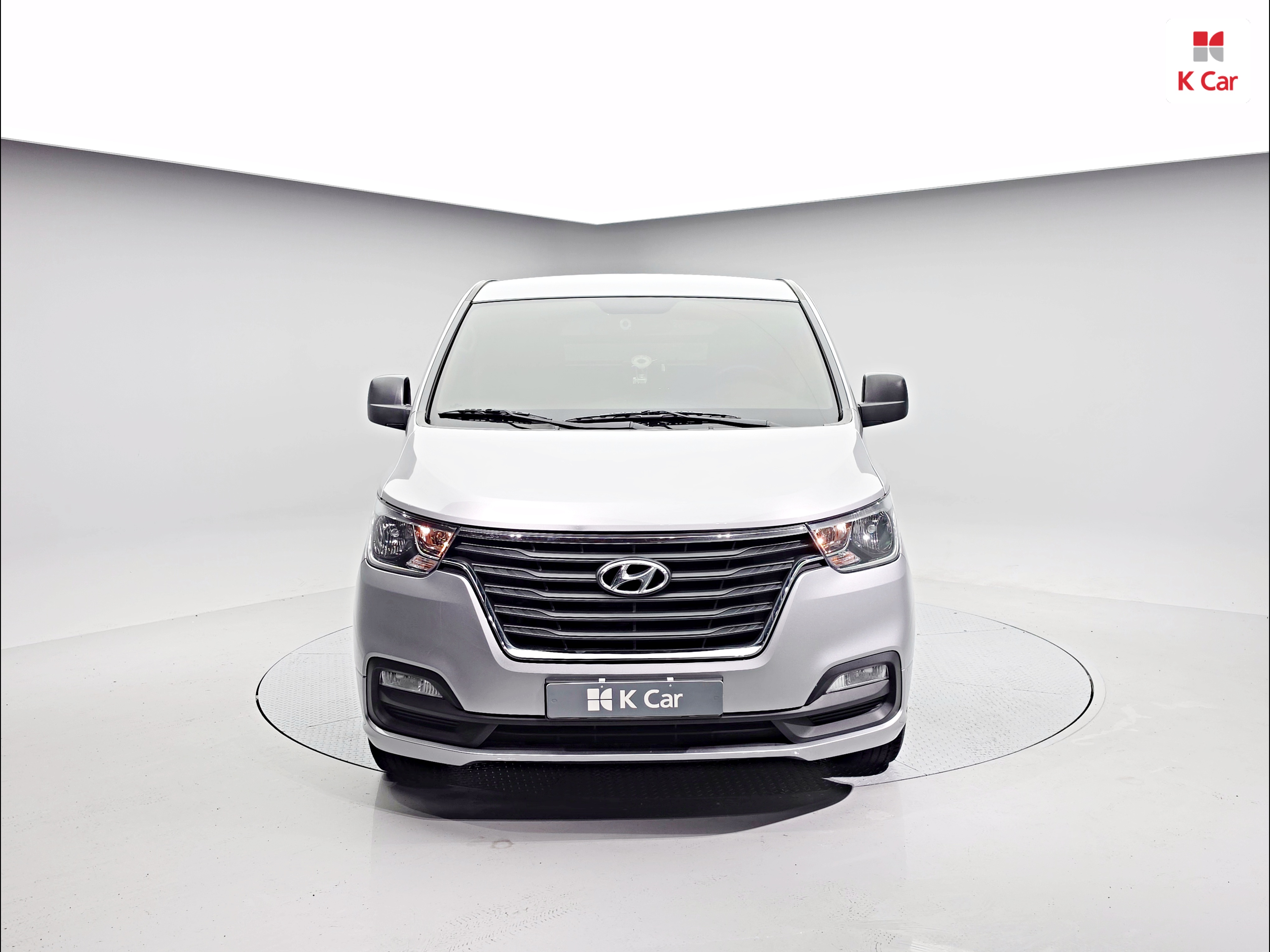 HYUNDAI The New Grand Starex 3-Seater Diesel Van
