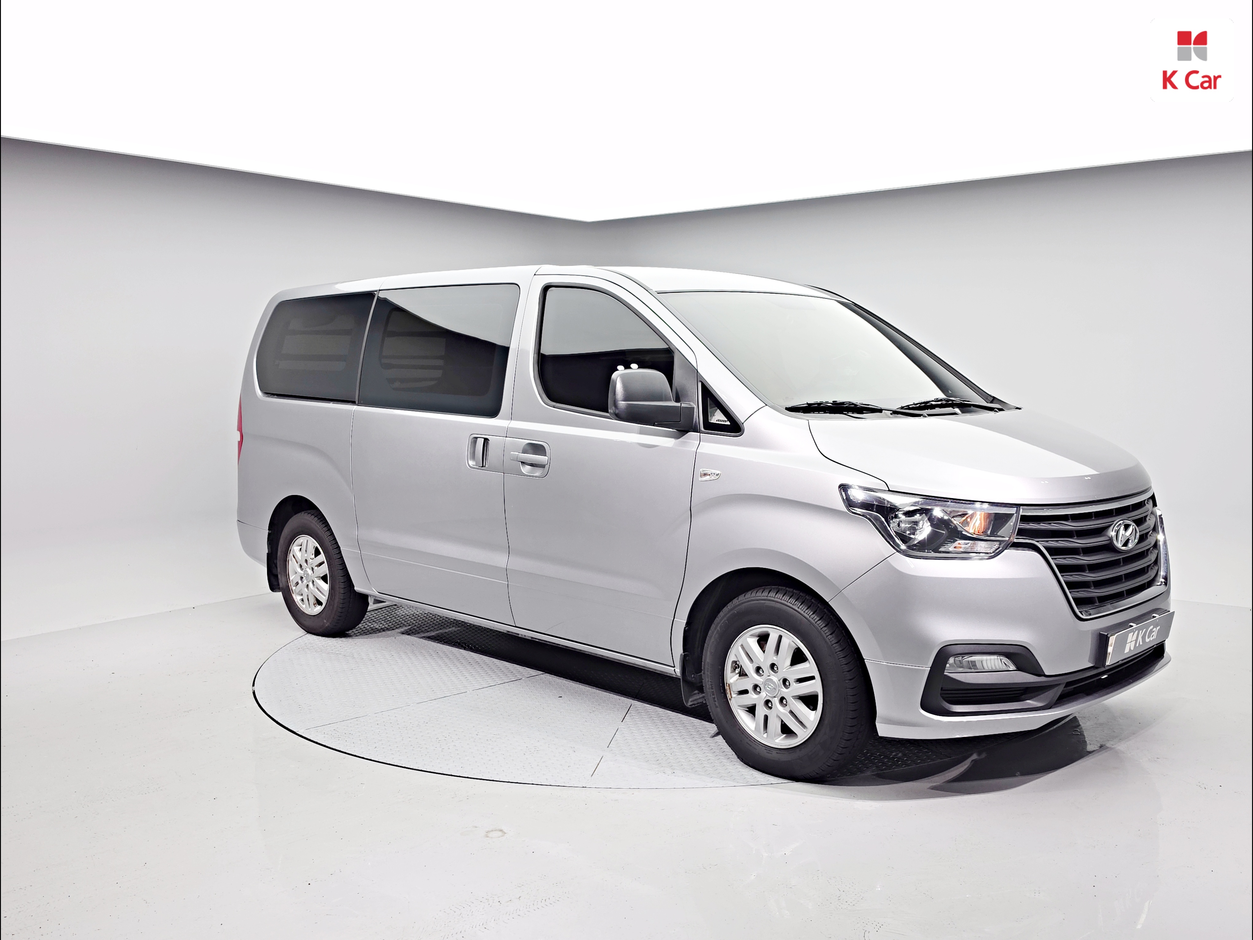 HYUNDAI The New Grand Starex 3-Seater Diesel Van