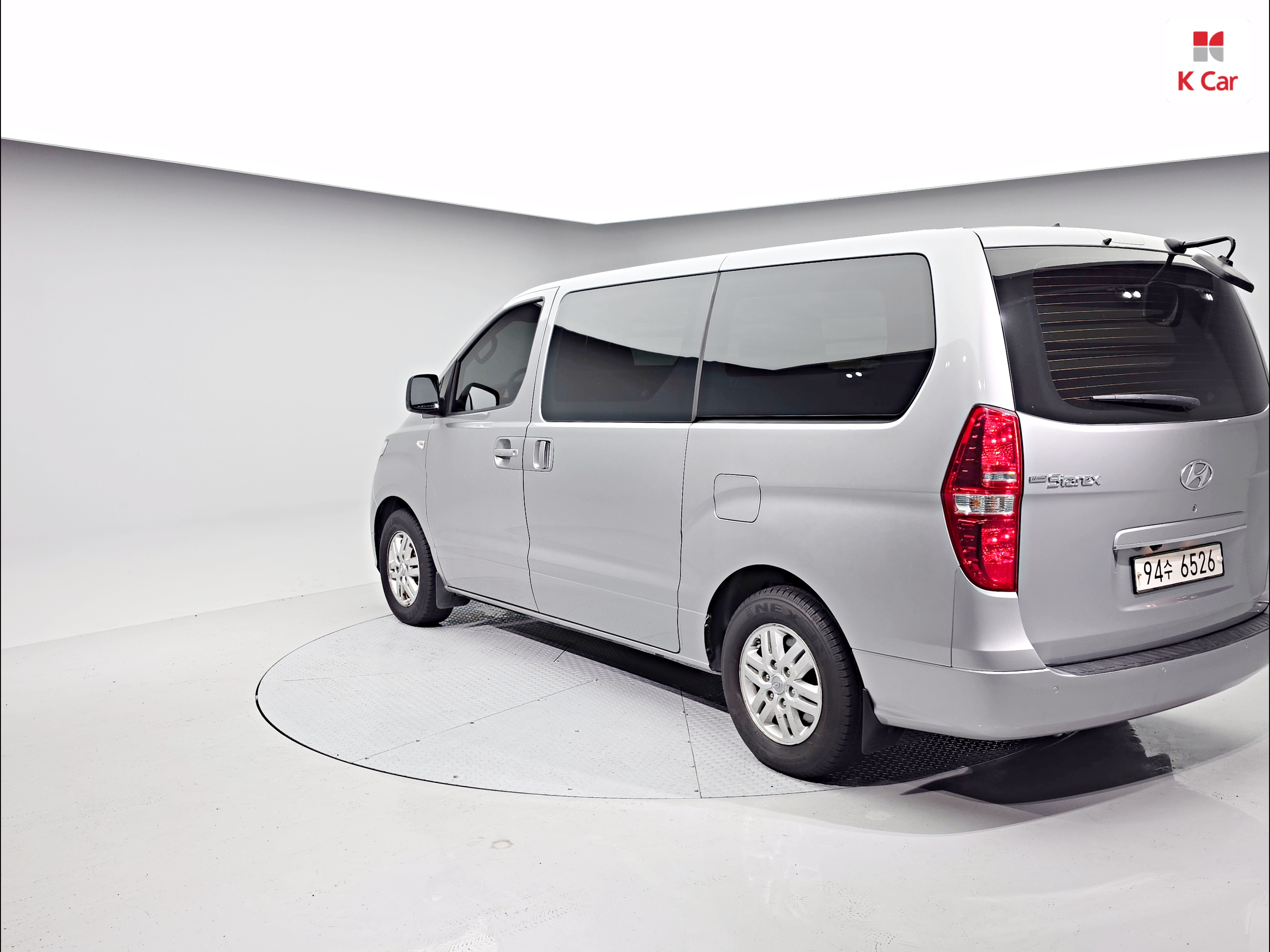 HYUNDAI The New Grand Starex 3-Seater Diesel Van