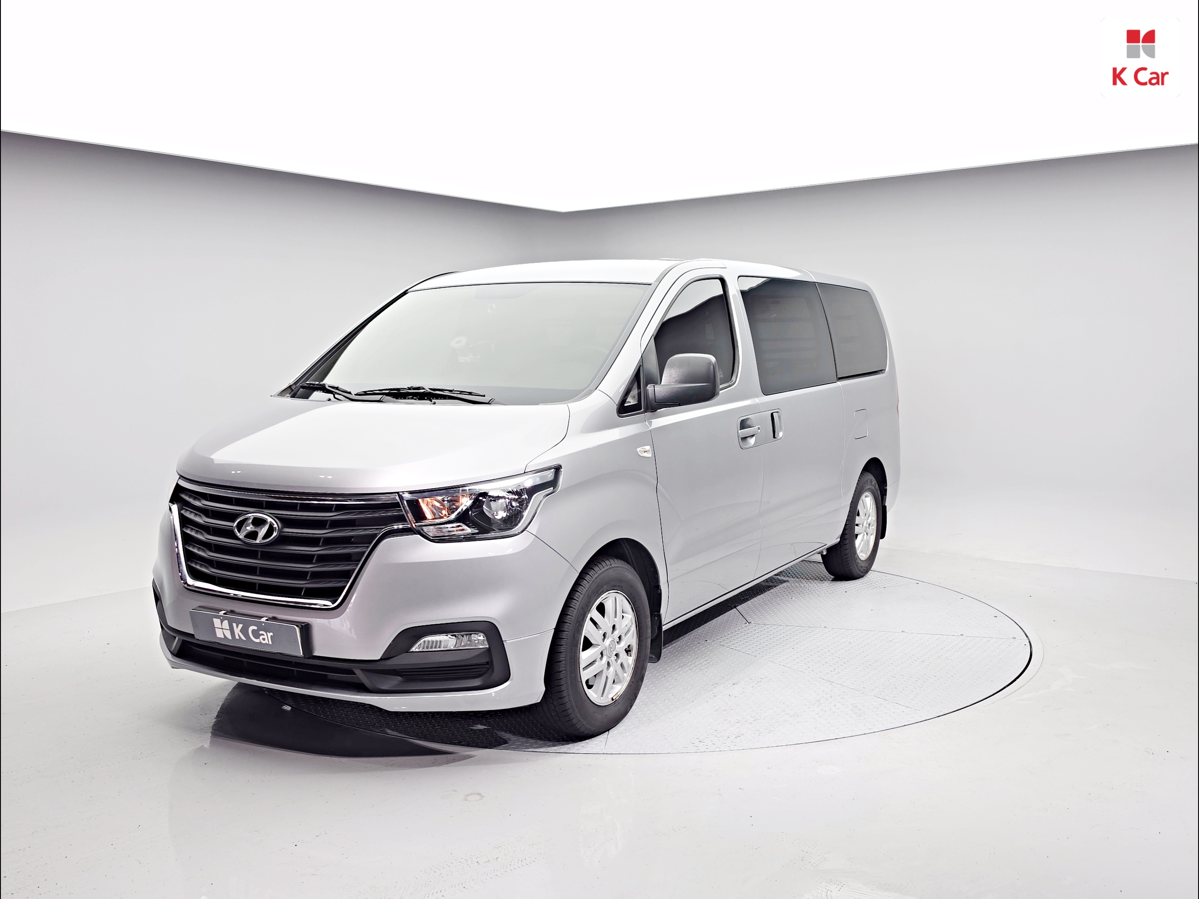 HYUNDAI The New Grand Starex 3-Seater Diesel Van