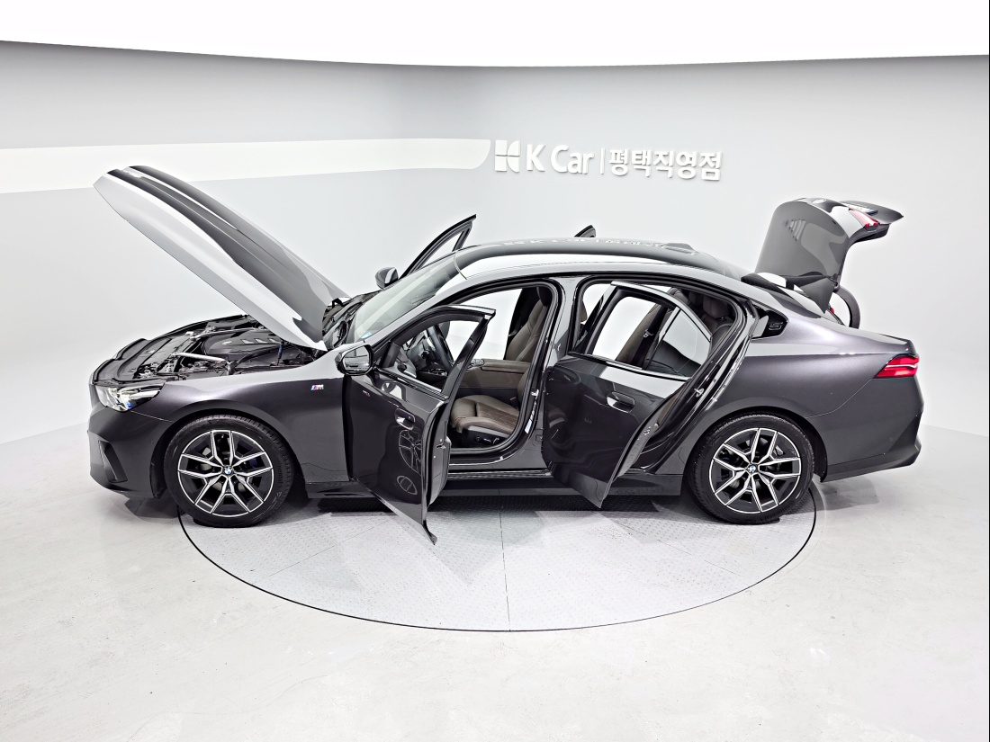 BMW 5 Series Petrol 2WD — 7