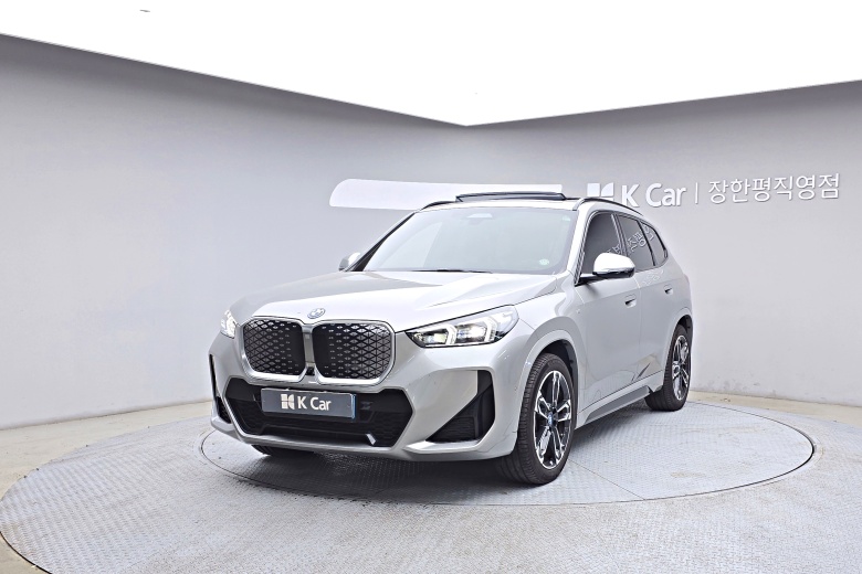 BMW iX1