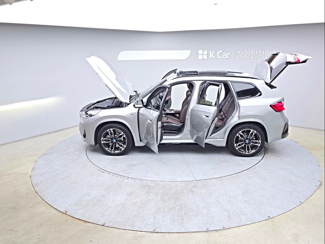 BMW iX1 xDrive30 M Sport — 7