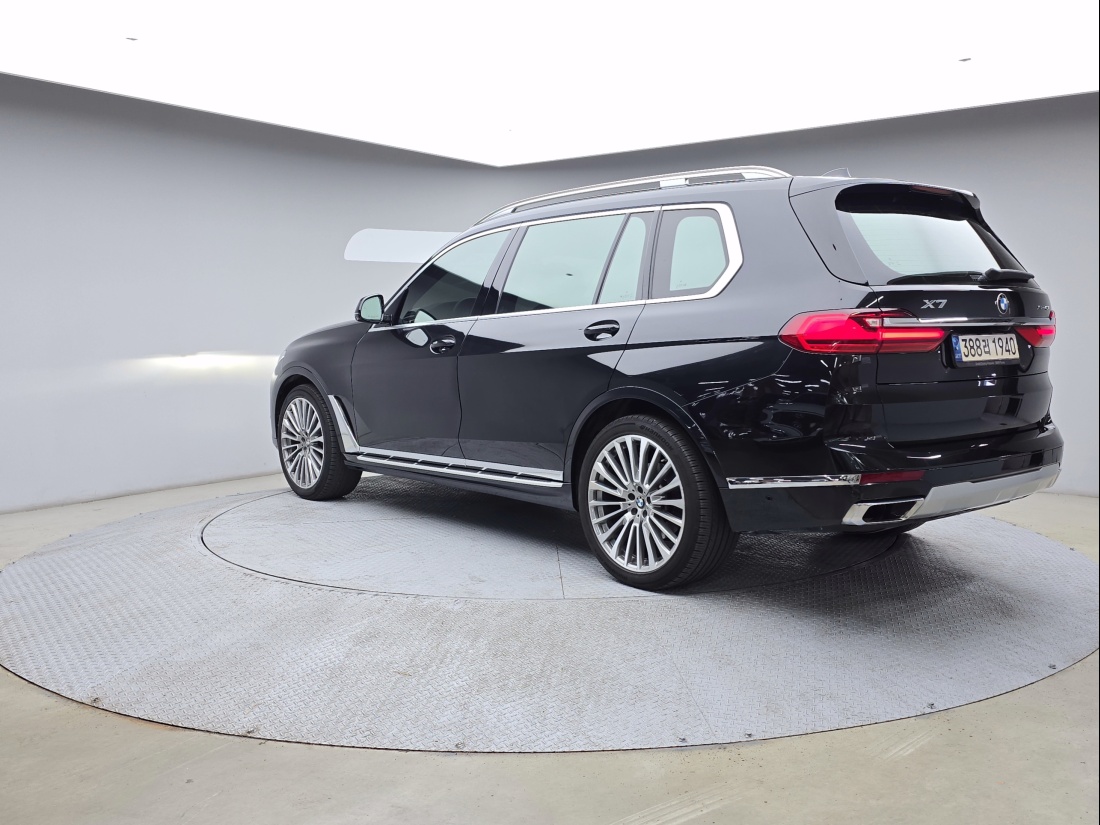 BMW X7 Petrol 4WD — 3