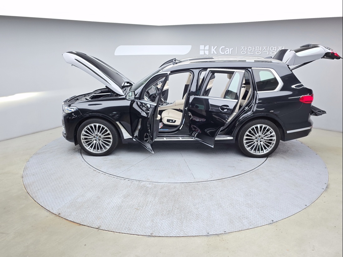BMW X7 Petrol 4WD — 7