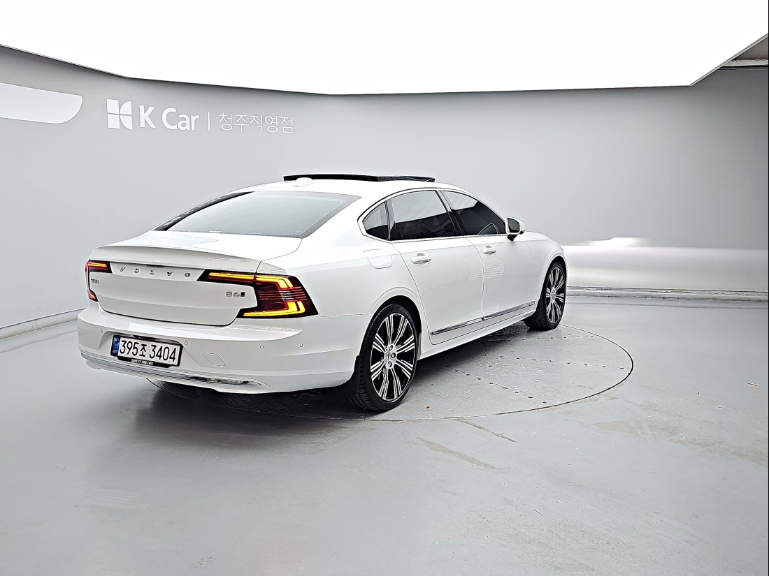 Volvo S90 B6 AWD — 4
