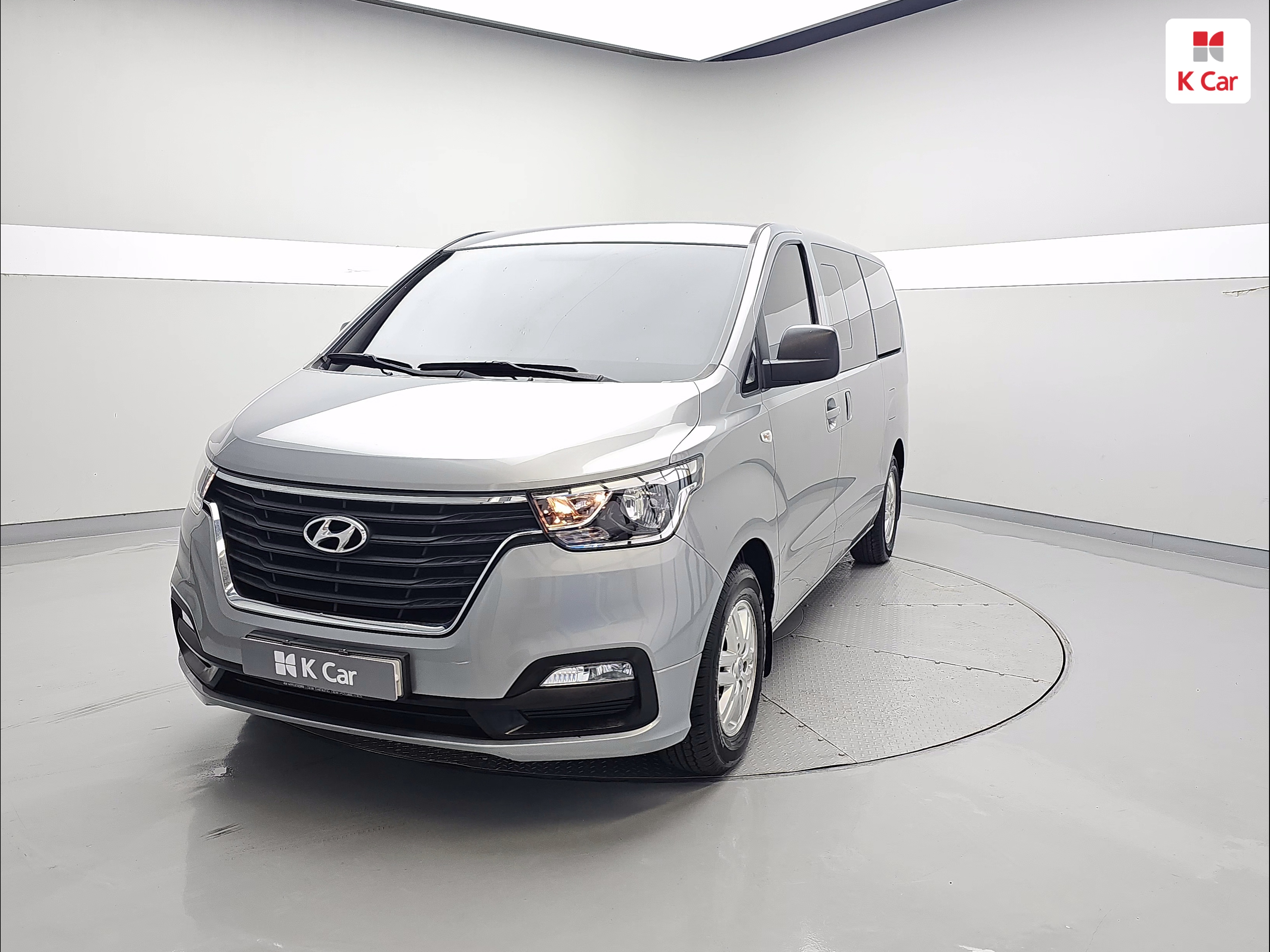 HYUNDAI The New Grand Starex 5-Seater Diesel Van HYUNDAI The New Grand Starex 5-Seater Diesel Van