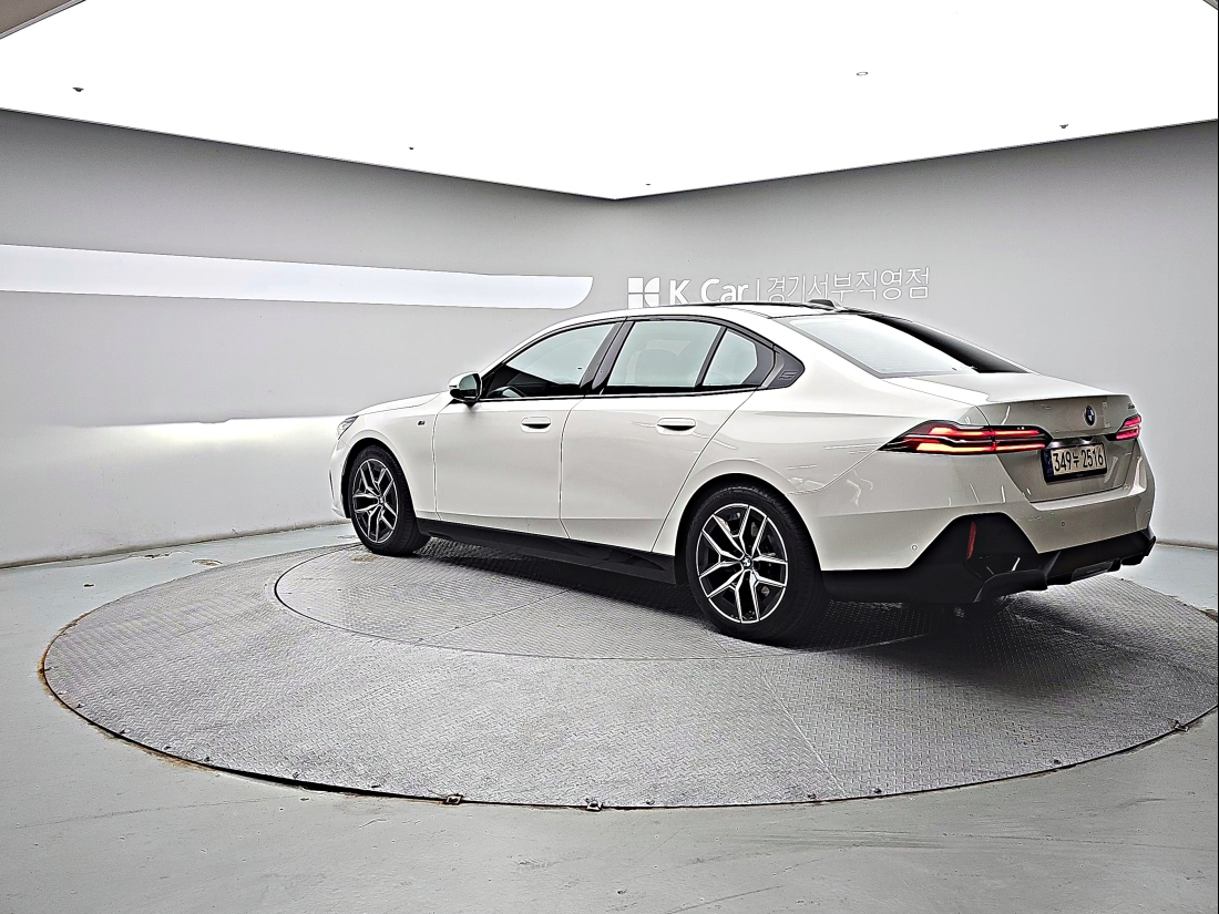 BMW 5 Series Petrol 2WD — 3