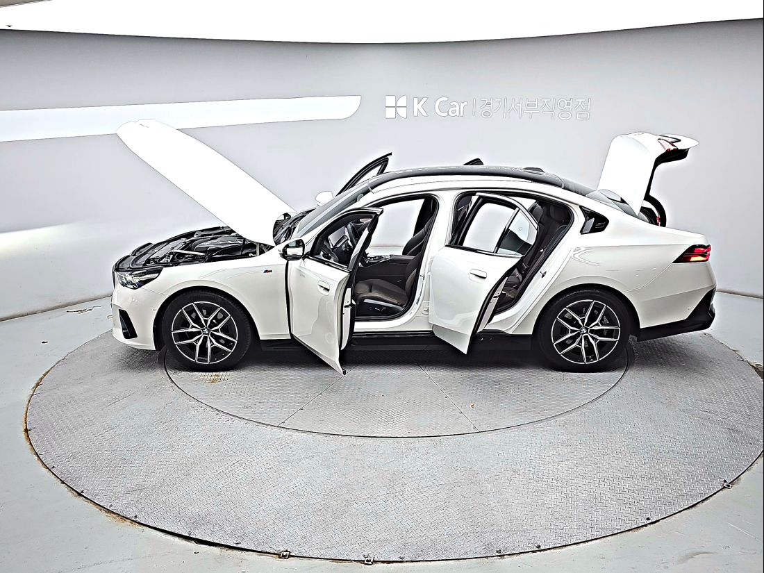 BMW 5 Series Petrol 2WD — 7