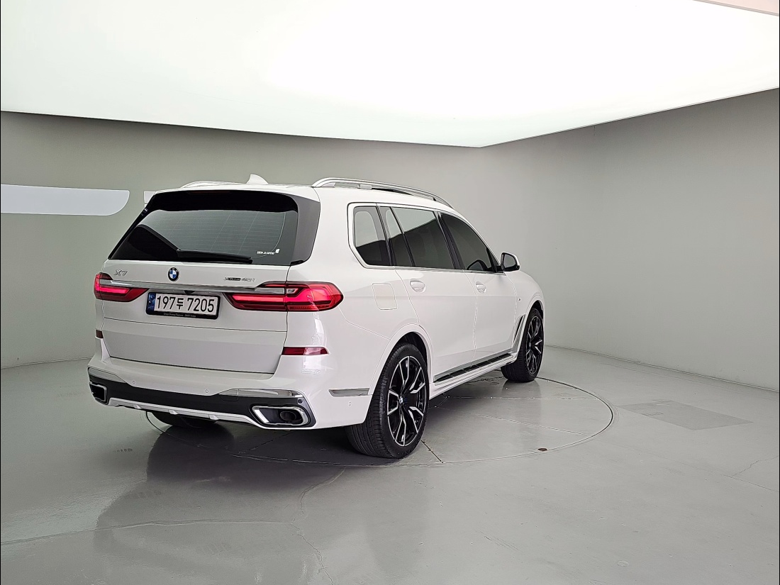 BMW X7 Petrol 4WD — 4