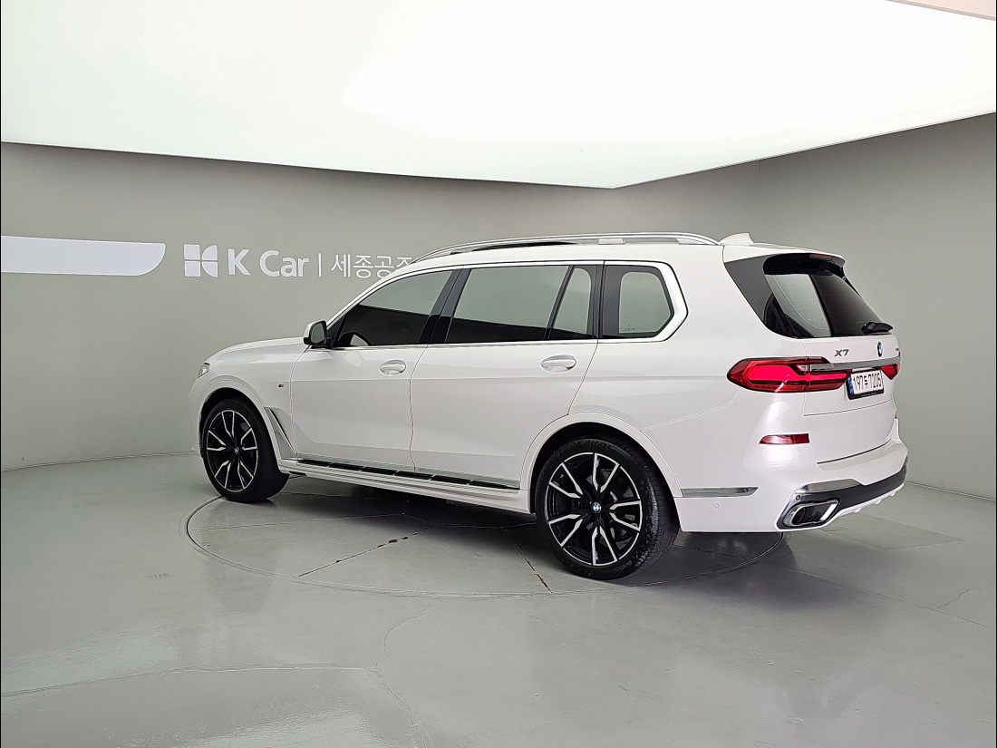 BMW X7 Petrol 4WD — 3