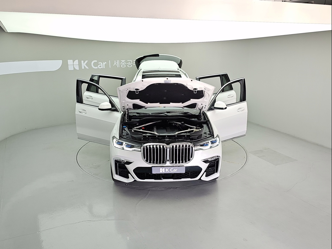 BMW X7 Petrol 4WD — 5