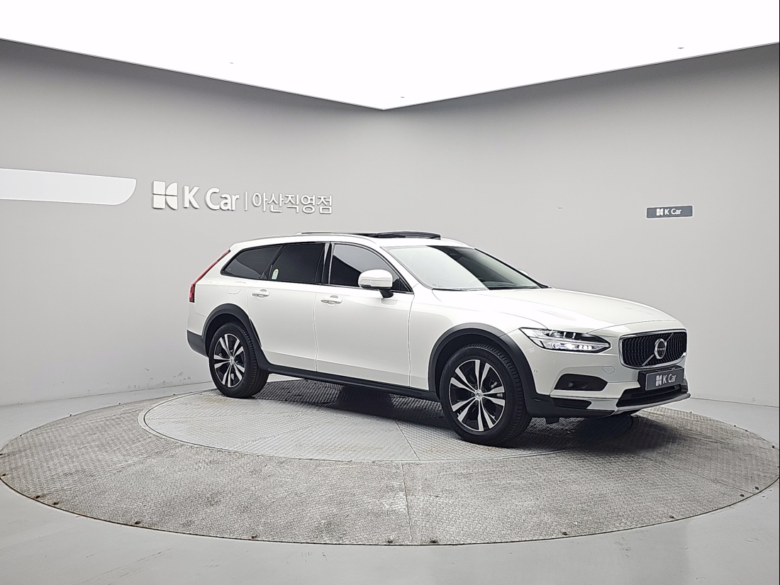Volvo V90 Cross Country B5 Plus AWD — 2