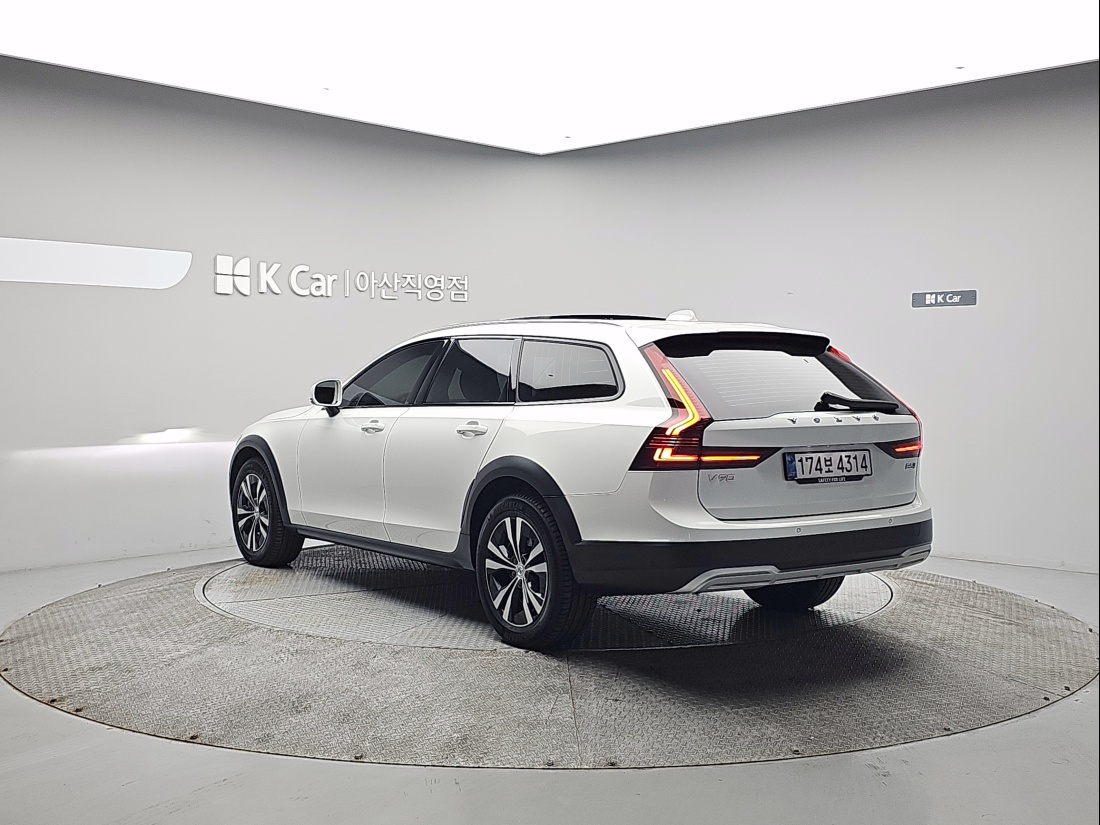 Volvo V90 Cross Country B5 Plus AWD — 3