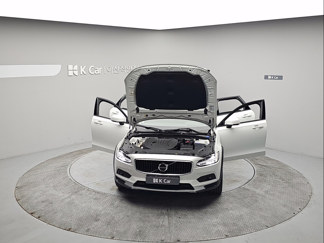 Volvo V90 Cross Country B5 Plus AWD — 5