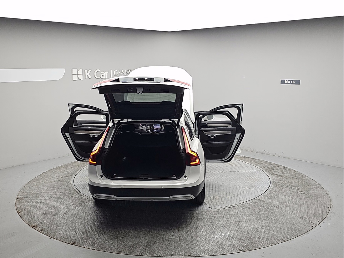 Volvo V90 Cross Country B5 Plus AWD — 6
