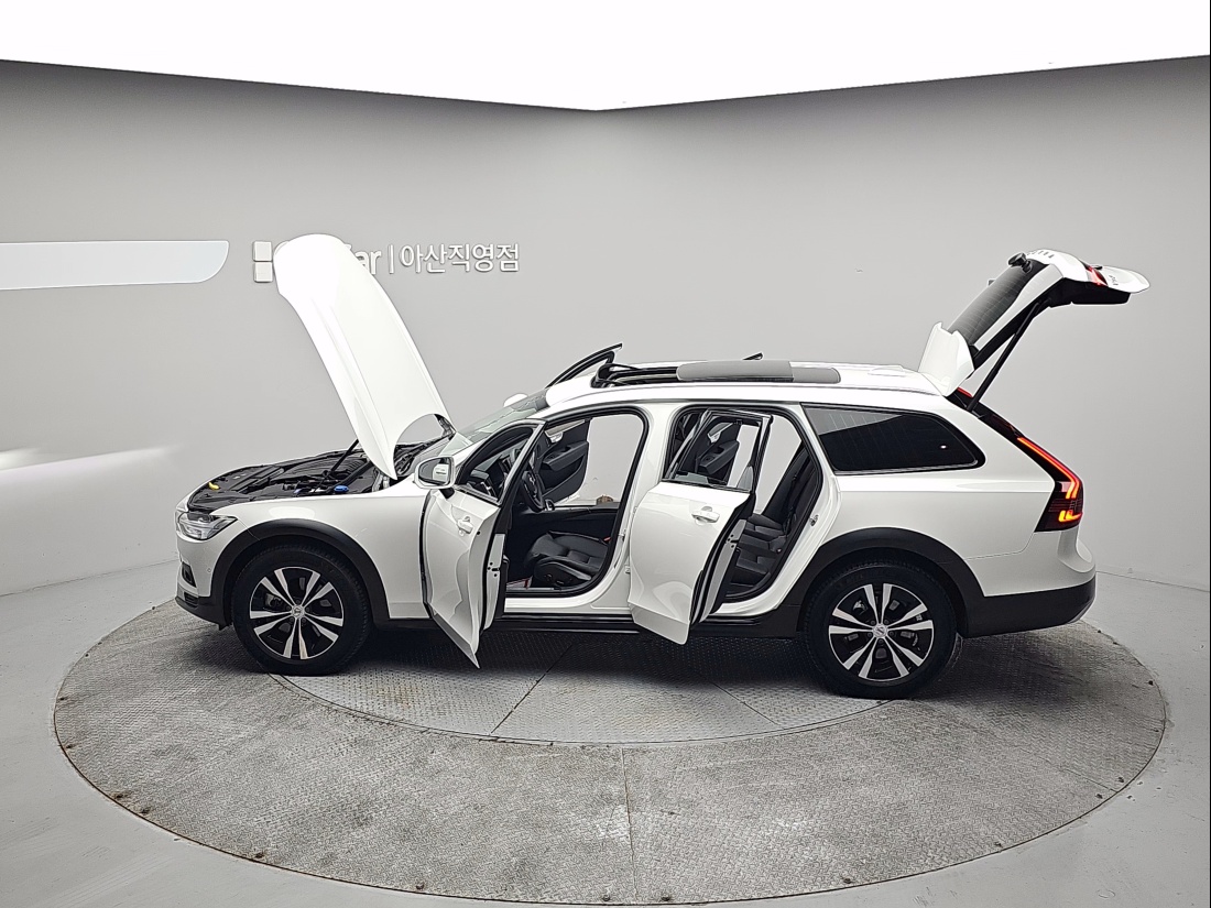 Volvo V90 Cross Country B5 Plus AWD — 7