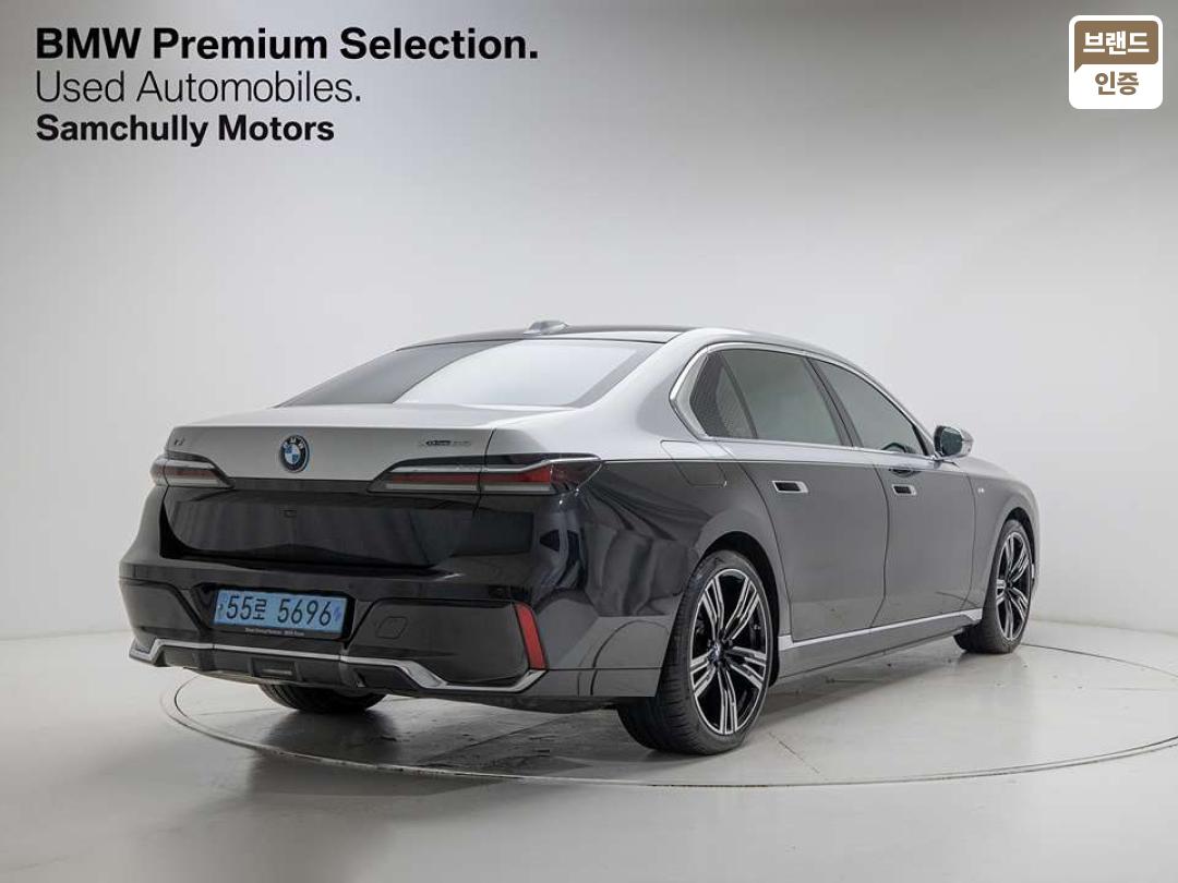 BMW i7 G70 xDrive60 M Sport 5