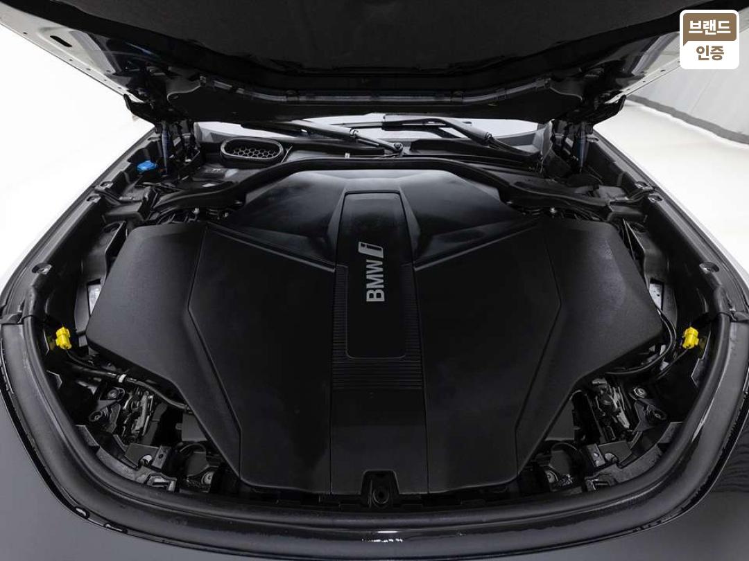 BMW i7 G70 xDrive60 M Sport 9