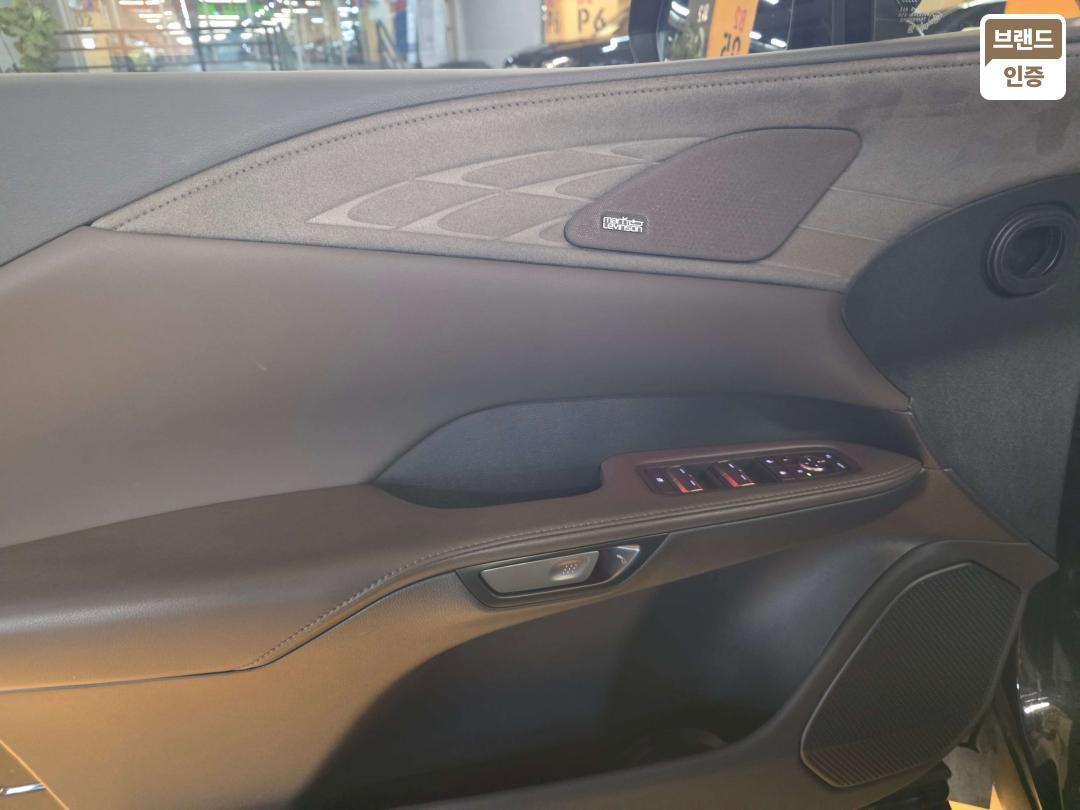 Lexus RX Plug-in Hybrid 450h+ Luxury 6