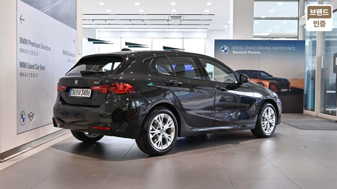 BMW 1 Series F70 Gasoline 2.0 120 Base — фото 2