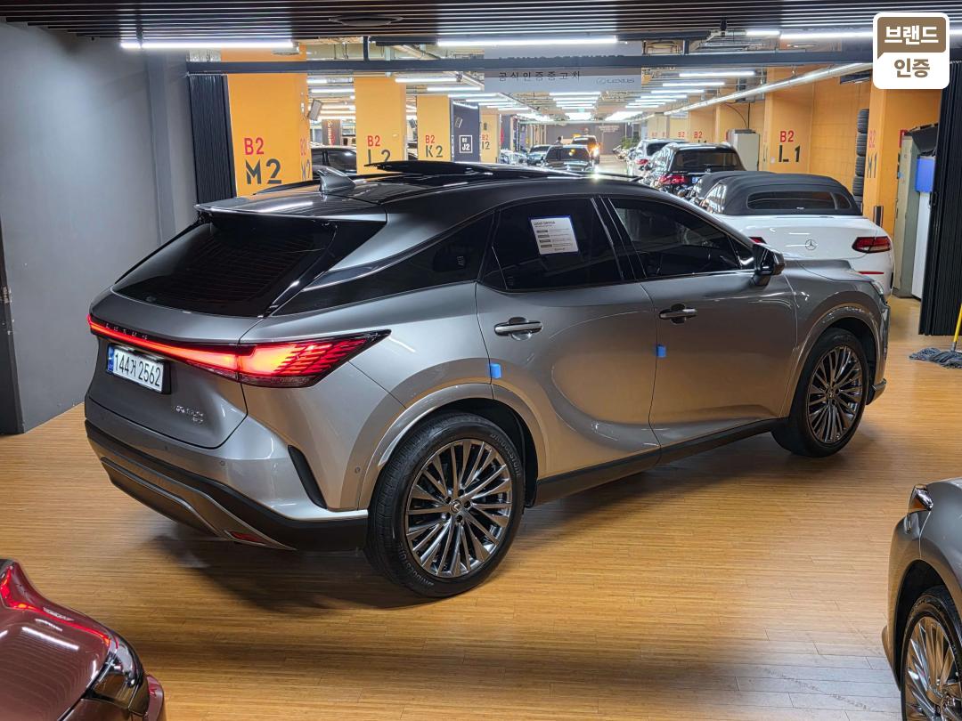 Lexus RX Gasoline + Electric 350h Luxury 3