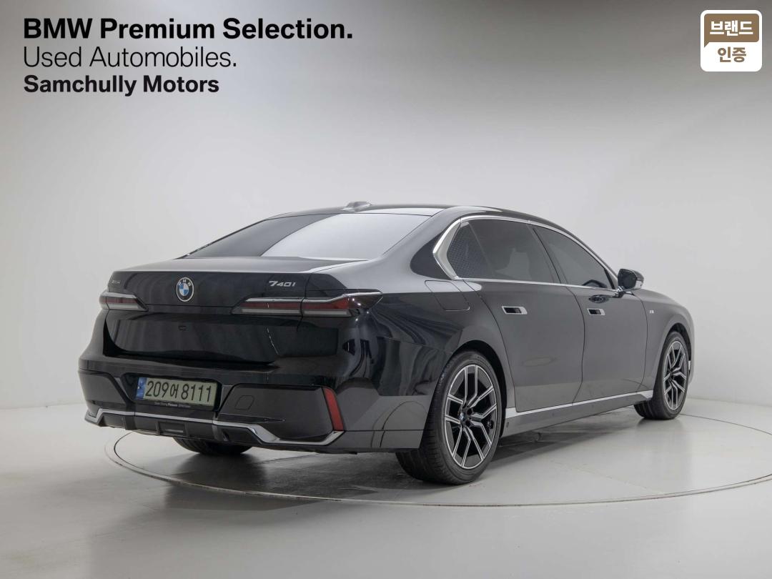 BMW 7 Series G70 Gasoline 3.0 740i xDrive M Sport Limited — фото 4