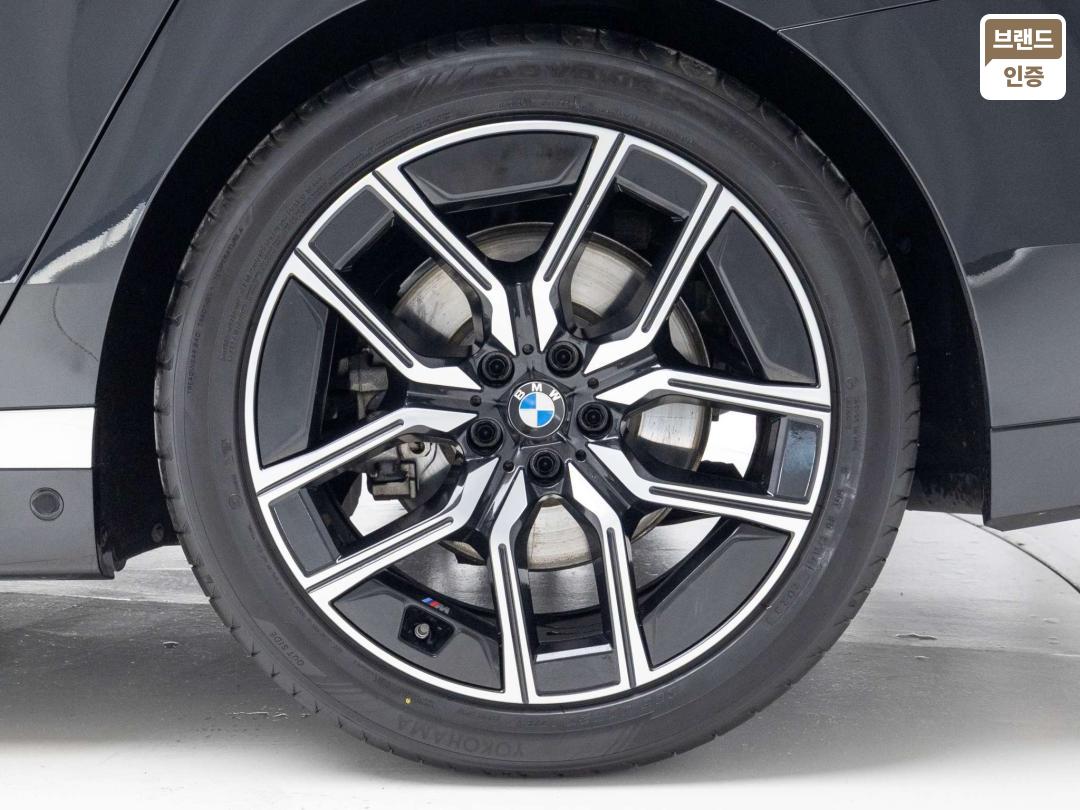 BMW 7 Series G70 Gasoline 3.0 740i xDrive M Sport Limited — фото 5