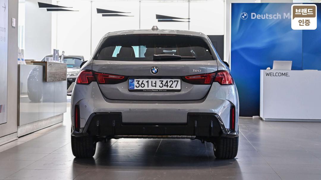 BMW 1 Series F70 Gasoline 2.0 120 M Sport — фото 4