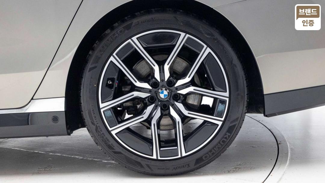 BMW 7 Series G70 Diesel 3.0 740d xDrive M Sport — фото 5
