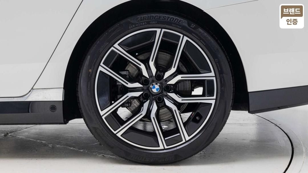 BMW 7 Series G70 Diesel 3.0 740d xDrive M Sport — фото 5