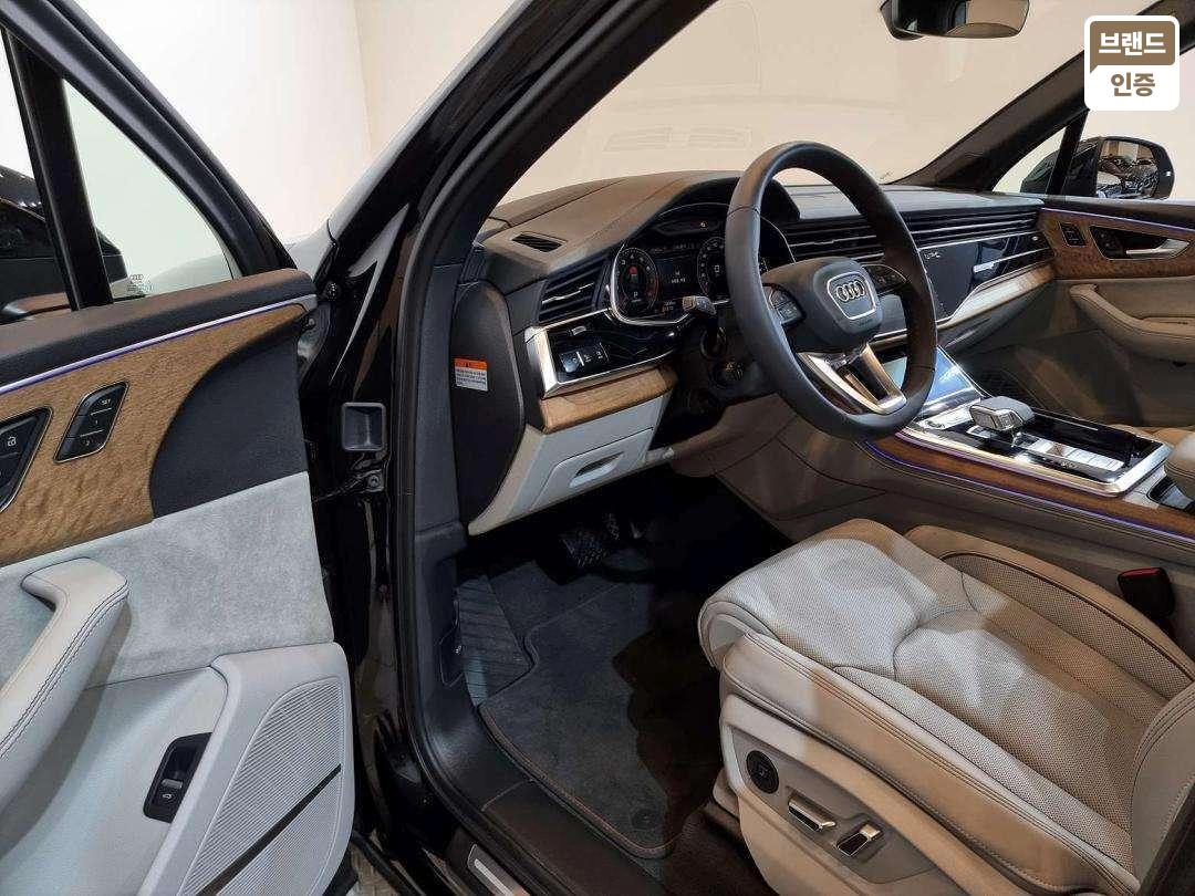 Audi Q7 4M 55 TFSI Quattro 7