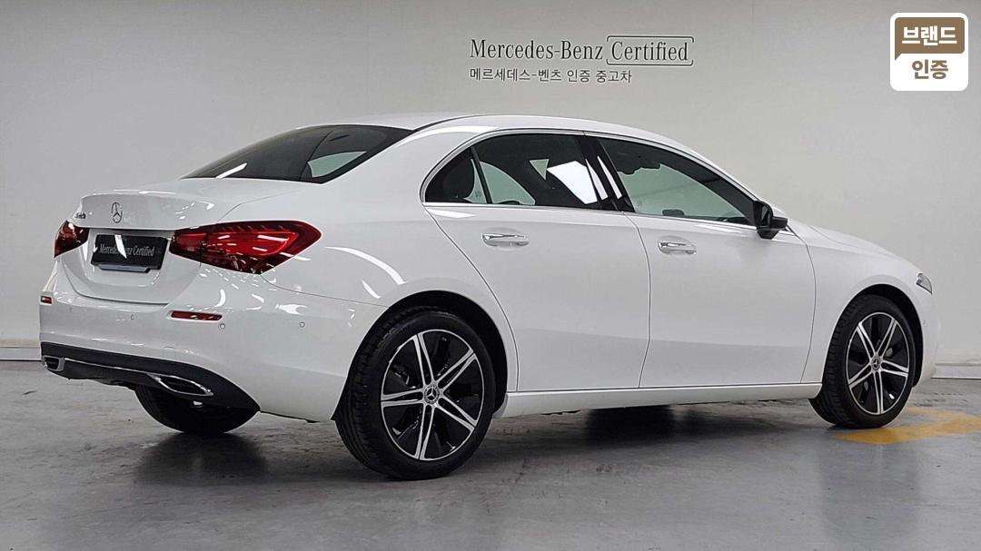Mercedes-Benz A-Class W177 Gasoline 2WD A220 Sedan — фото 2