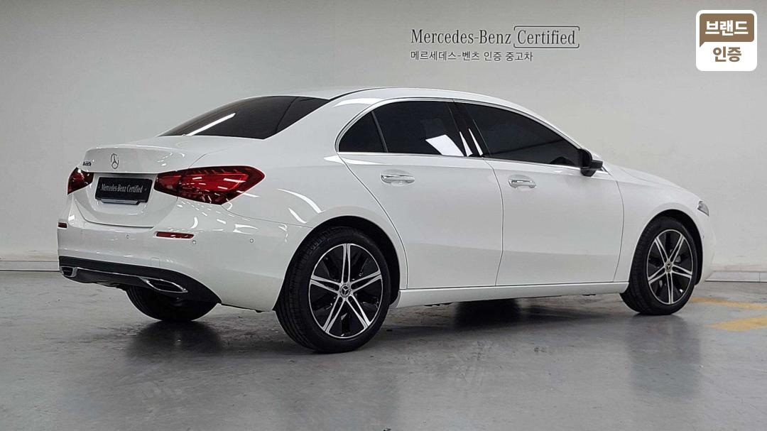 Mercedes-Benz A-Class W177 Gasoline 2WD A220 Sedan — фото 2