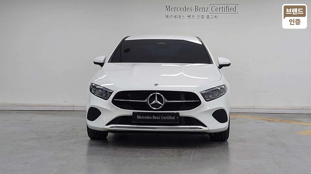 Mercedes-Benz A-Class W177 Gasoline 2WD A220 Sedan — фото 3
