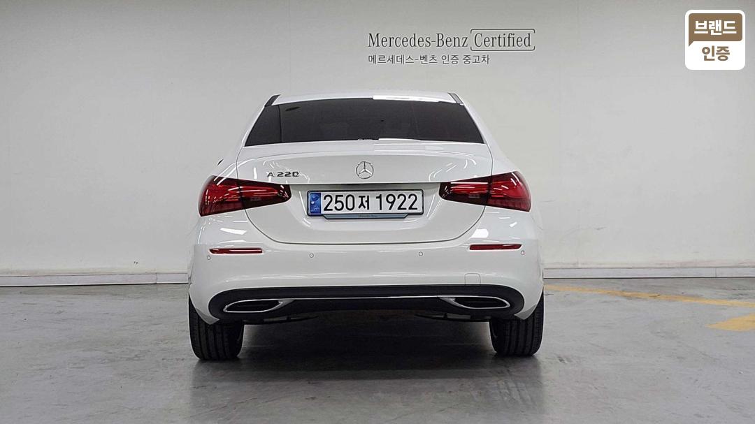 Mercedes-Benz A-Class W177 Gasoline 2WD A220 Sedan — фото 4