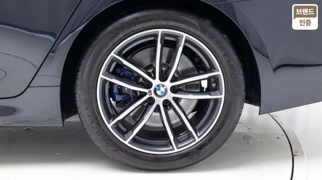 BMW 5 Series G30 520i M Sport — фото 5