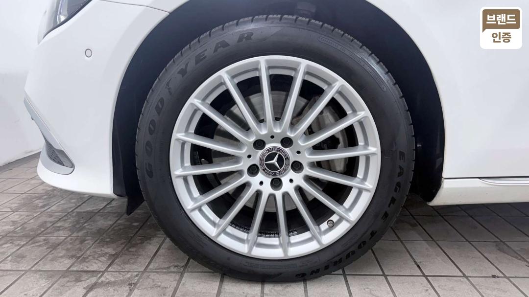 Mercedes-Benz E-Class W213 E220d 4MATIC Exclusive — фото 5