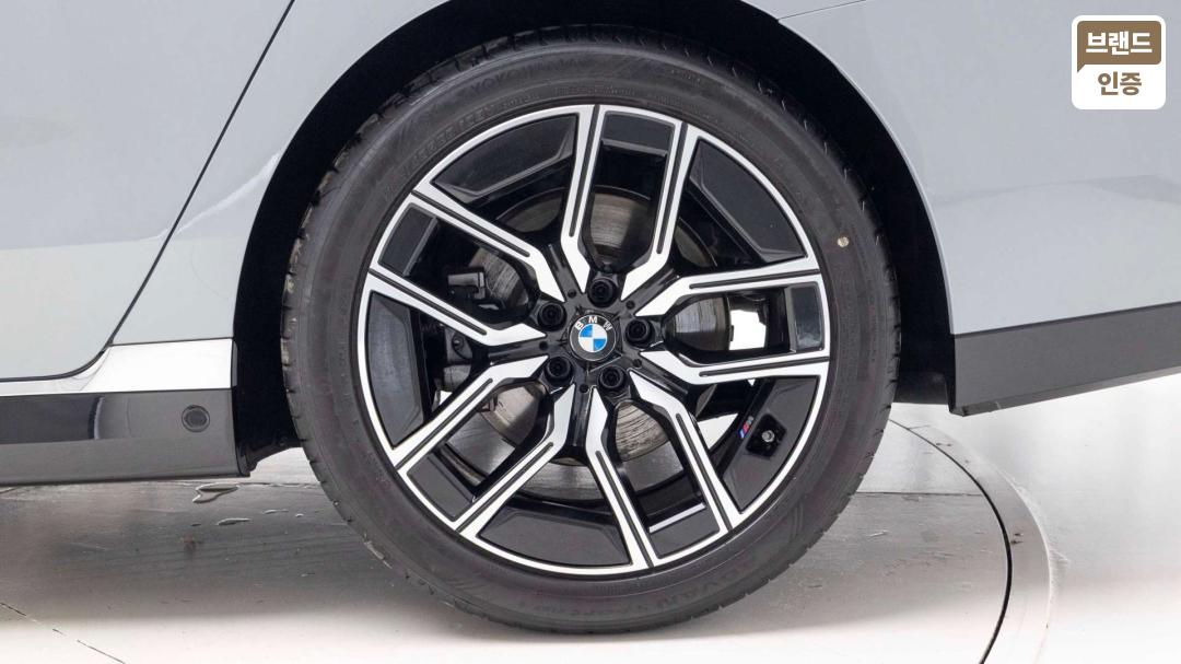 BMW 7 Series G70 Diesel 3.0 740d xDrive M Sport — фото 5