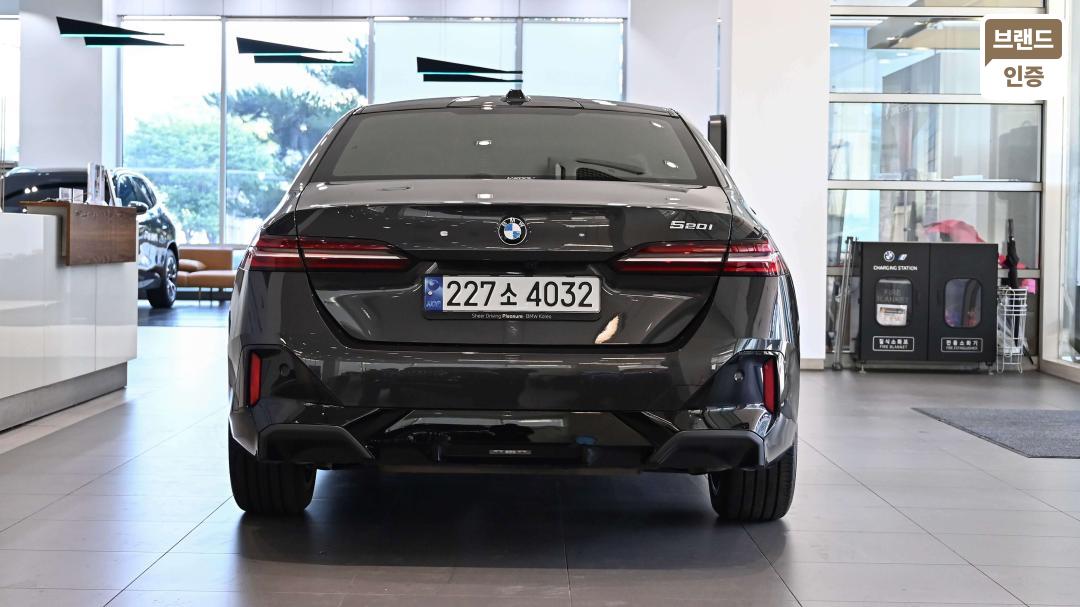 BMW 5 Series G30 520i M Sport — фото 3