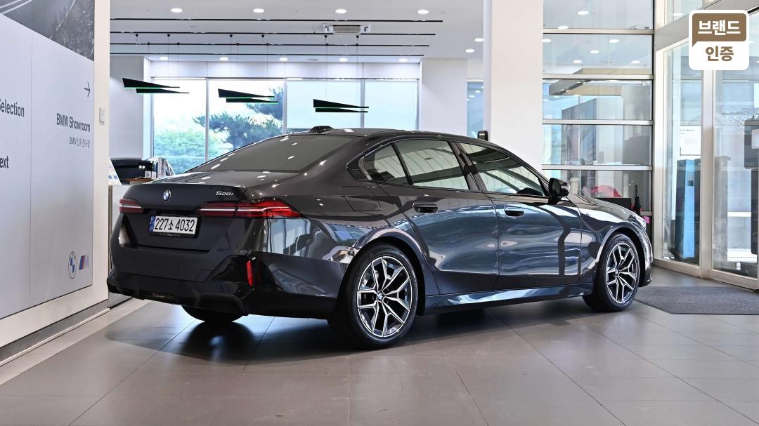 BMW 5 Series G30 520i M Sport — фото 4