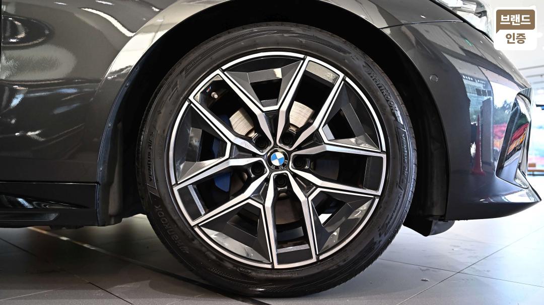 BMW 5 Series G30 520i M Sport — фото 5